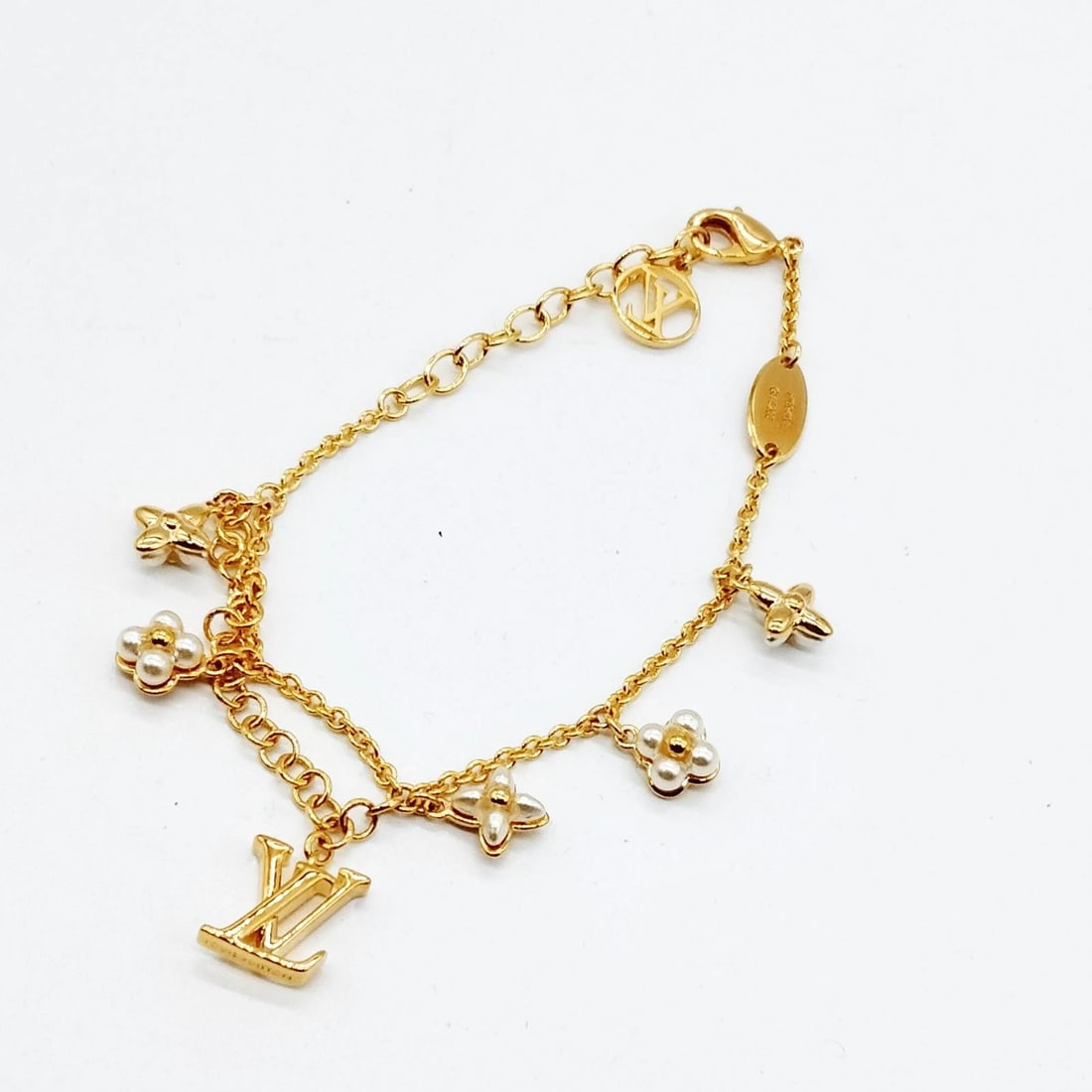 LOUIS VUITTON FLORAGRAM BRACELET: Louis Vuitton Floragram Bracelet Brand: Louis Vuitton Type: Bracelet Material: Metal, Color: Gold Size: Full Length : 18.5 cm (approx) Accessories: None Accessories Notice: When purchasing pre-owned