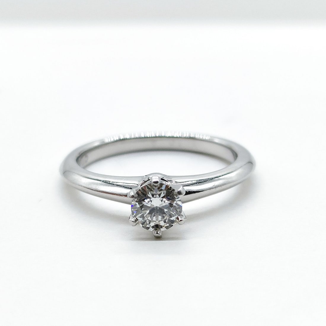TIFFANY AND CO. RING SOLITAIRE NATURAL DIAMOND PLATINUM: Tiffany and Co. Ring Solitaire Natural Diamond Platinum Brand: Tiffany and Co. Type: Ring Material: Platinum, Color: Platinum Size: US 5 Accessories: None Accessories Notice: When purchasing