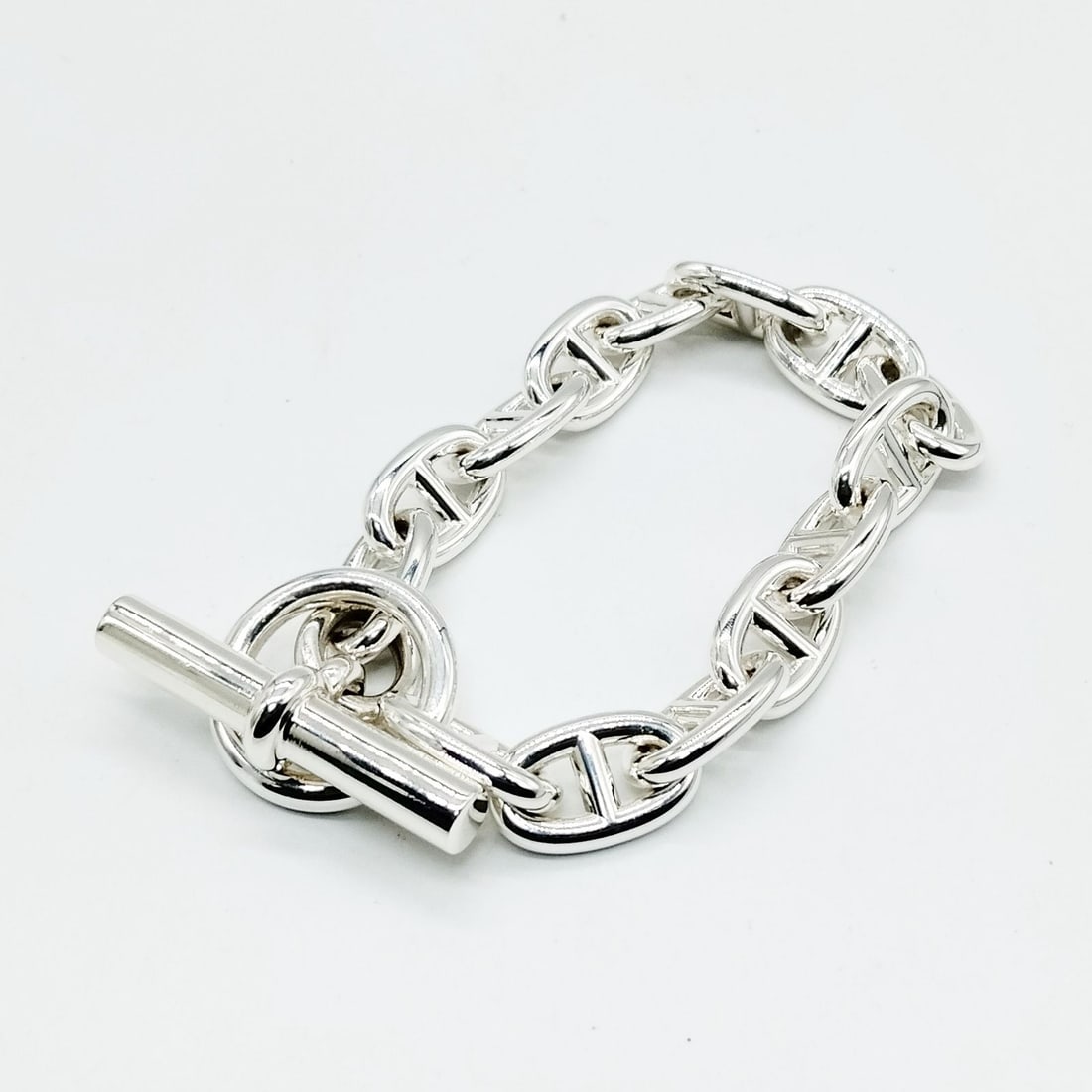 HERMES BRACELET SILVER 925: Hermes Bracelet Silver 925 Brand: Hermes Type: Bracelet Material: Silver 925, Color: Silver Size: Size : 18.5cm Accessories: None Accessories Notice: When purchasing pre-owned goods, please refer to
