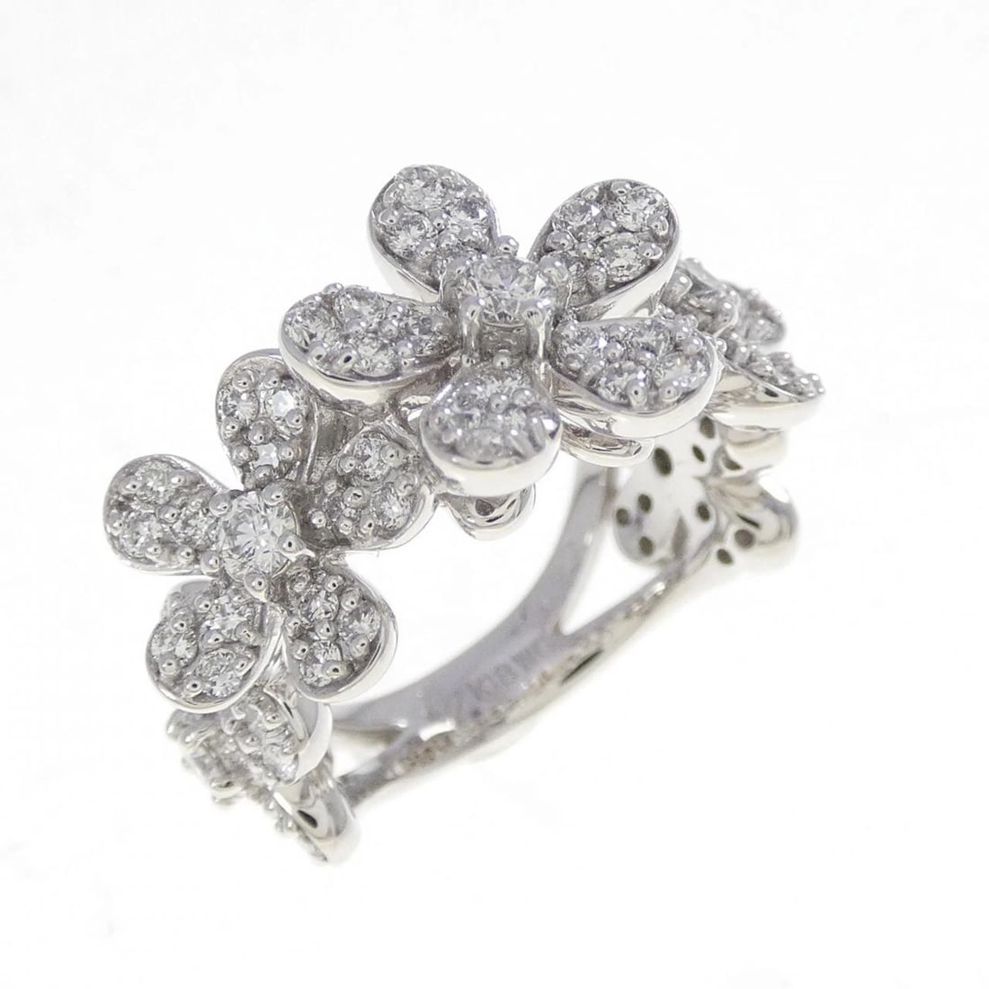 PONTE VECCHIO FLOWER RING: Ponte Vecchio Flower Ring Brand: Ponte Vecchio Type: Ring Material: K18 white gold, Main Stone/Creation Natural Color: White Gold Size: US 2 1/2 Accessories: None Accessories Notice: When purchasing