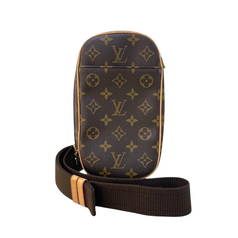 LOUIS VUITTON POCHETTE GANGE BODY BAG: LOUIS VUITTON Pochette Gange body bag Brand: LOUIS VUITTON Type: body bag Material: Monogram Color: Beige Gold Hardware Size: W12.5cm x H23cmx D5cm W4.9 x H9.1x D2.0inch Accessories: None Accessories