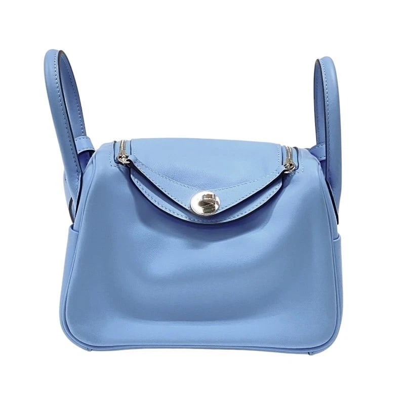 HERMES LINDY MINI SHOULDER BAG: HERMES Lindy mini Shoulder Bag Brand: HERMES Type: Shoulder Bag Material: Swift Color: Celeste SilverHardware Size: W18cm x H13cmx D9cm W7.1 x H5.1x D3.5inch Accessories: None Accessories