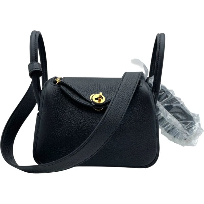 HERMES LINDY MINI SHOULDER BAG: HERMES Lindy Mini Shoulder Bag Brand: HERMES Type: Shoulder Bag Material: Taurillon Clemence Color: Black GD Hardware Size: W18cm x H13cmx D9cm W7.1 x H5.1x D3.5inch Accessories: None Acce