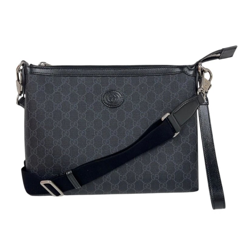 GUCCI INTERLOCKING G MESSENGER BAG MESSENGER BAG: GUCCI Interlocking G messenger bag Messenger bag Brand: GUCCI Type: Messenger bag Material: GG Supreme Color: Black SilverHardware Size: W30cm x H23cmx D4cm W11.8 x H9.1x D1.6inch Accessories: Non