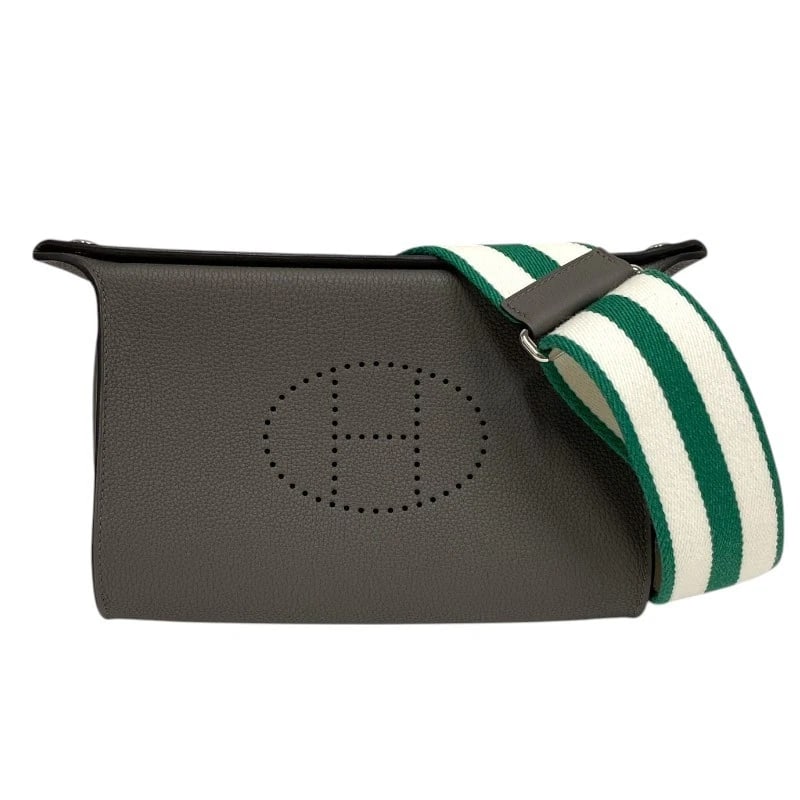 HERMES VIDOPOSCH SHOULDER BAG: HERMES Vidoposch Shoulder Bag Brand: HERMES Type: Shoulder Bag Material: Togo Color: Ethane SilverHardware Size: W20.5cm x H14cmx D3.5cm AW8.1 x H5.5x D1.4inch Accessories: None Accessories Notice: