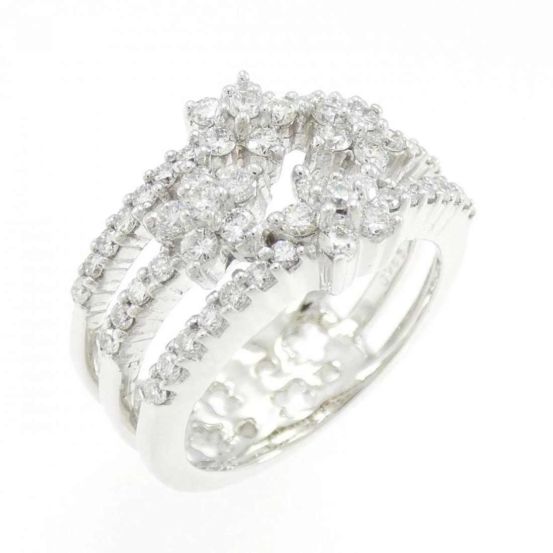 PONTE VECCHIO FLOWER DIAMOND RING: Ponte Vecchio Flower Diamond Ring Brand: Ponte Vecchio Type: Ring Material: 750 white gold, Main Stone/Creation Natural Color: white gold Size: US 5 3/4 Accessories: None Accessories Notice: When