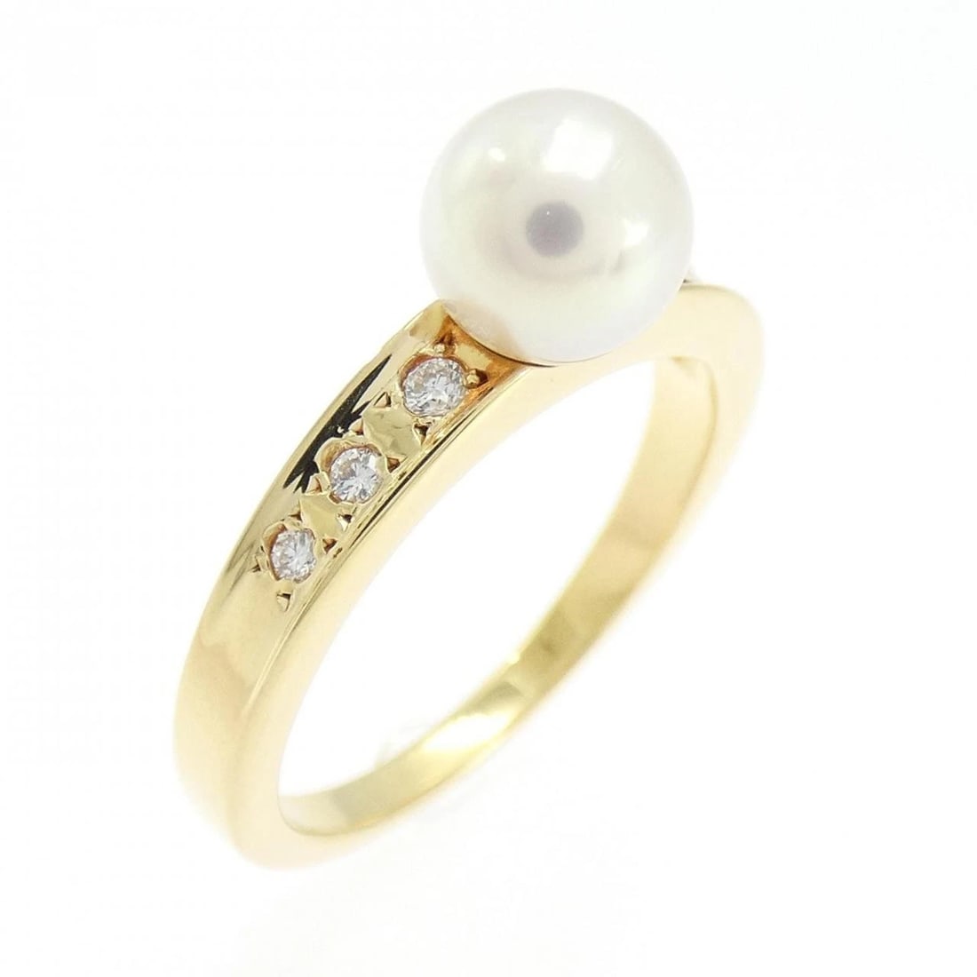 MIKIMOTO AKOYA PEARL RING: Mikimoto Akoya Pearl Ring Brand: MIKIMOTO Type: Ring Material: K18 yellow gold, Color: Yellow Gold Size: US 5 3/4 Accessories: None Accessories Notice: When purchasing pre-owned goods, please refer