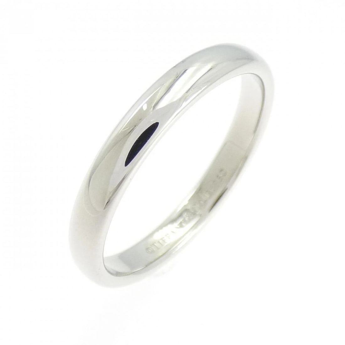 TIFFANY & CO. FOREVER WEDDING BAND RING: TIFFANY & Co. Forever Wedding Band Ring Brand: TIFFANY&Co. Type: Ring Material: Platinum950, Color: Platinum Size: US 8.5 Accessories: None Accessories Notice: When purchasing pre-owned goods, please