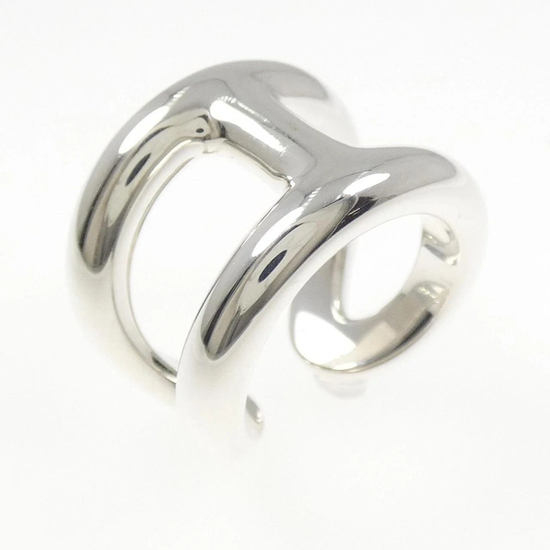 HERMES OSMOS LARGE RING: Hermes Osmos Large Ring Brand: HERMES Type: Ring Material: 925Silver, Color: Silver Size: US 5 3/4 Accessories: None Accessories Notice: When purchasing pre-owned goods, please refer to the photos of