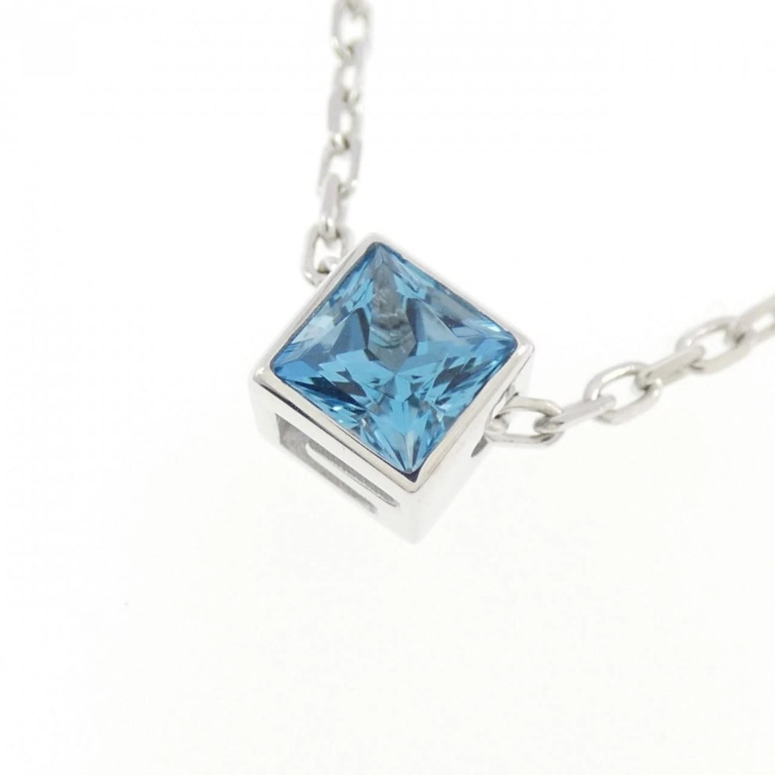 GUCCI CUBE NECKLACE - 3