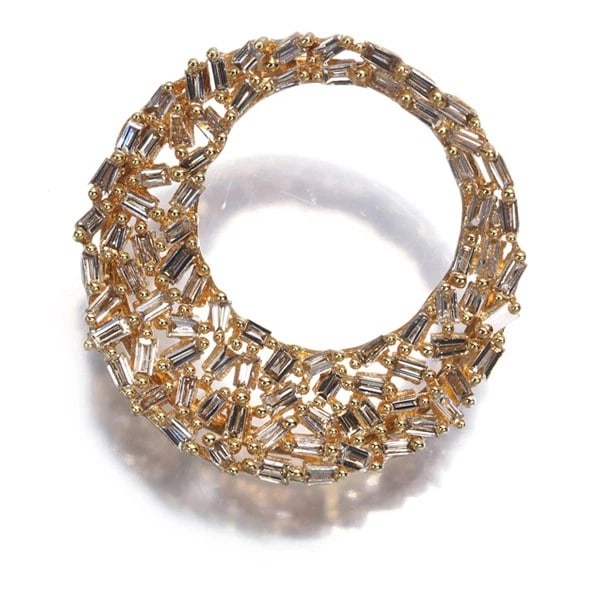 DIAMOND TAPERED-CUT PENDANT 18K 750 YELLOW GOLD: Diamond Tapered-cut Pendant 18K 750 Yellow Gold Brand: Unbranded Type: Pendant Material: 18K / 750 / Yellow Gold, Main Stone/Creation NATURAL Color: Yellow Gold Size: Design Size: Diameter Approximate