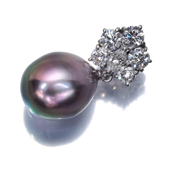 MIKIMOTO PENDANT BLACK SOUTH SEA PEARL DIAMOND: Mikimoto Pendant Black South Sea Pearl Diamond Brand: MIKIMOTO Type: Pendant Material: 18K / 750 / White Gold, Main Stone/Creation Cultured Color: white Gold Size: Total length of design: 25.8mm Bail 
