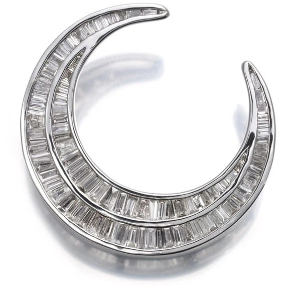 DIAMOND MOON TAPERED-CUT PENDANT 18K: Diamond Moon Tapered-cut Pendant 18K Brand: Unbranded Type: Pendant Material: 18K / 750 / White Gold, Main Stone/Creation NATURAL Color: white Gold Size: Design size: 20.7 x 22.5mm Bail inner diameter