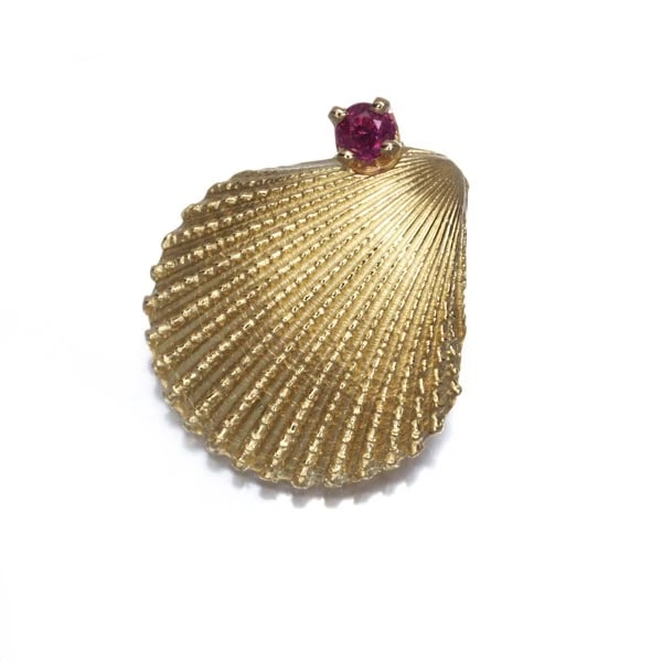 TIFFANY&CO. PENDANT RUBY MOTIF 18K: Tiffany&Co. Pendant Ruby Motif 18K Brand: Tiffany & Co. Type: Pendant Material: 18K / 750 / Yellow Gold, Main Stone/Creation NATURAL Color: Yellow Gold Size: Design size: 15.0 x 13.4mm Bail inner diam