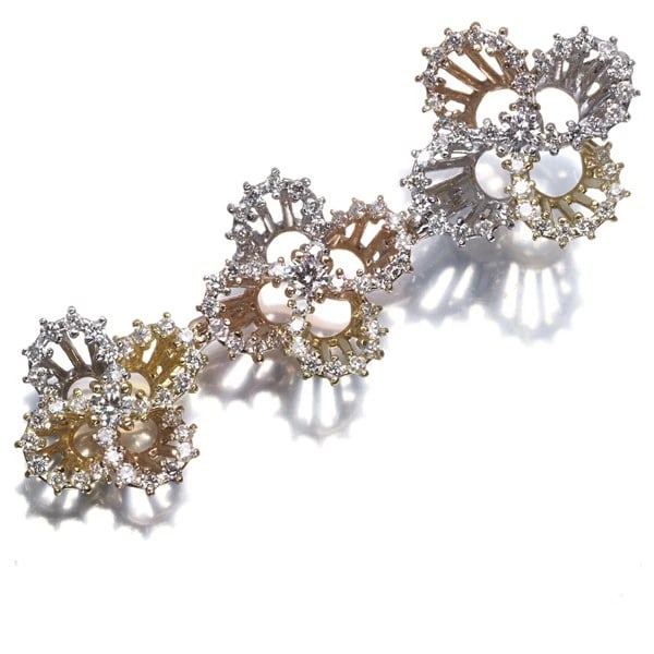DIAMOND 3COLOR FLOWER PENDANT 18K: Diamond 3color Flower Pendant 18K Brand: Unbranded Type: Pendant Material: 18K / 750 / Yellow Gold ,18K / 750 / White Gold ,18K / 750 / Rose Gold, Main Stone/Creation NATURAL Color: WG,YG,RG Size: Des