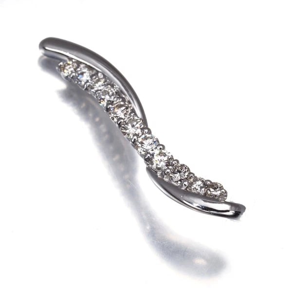 DIAMOND PENDANT 18K 750 WHITE GOLD: Diamond Pendant 18K 750 White Gold Brand: Unbranded Type: Pendant Material: 18K / 750 / White Gold, Main Stone/Creation NATURAL Color: white Gold Size: Design size: 31.6 x 5.4mm Bail inner diameter: