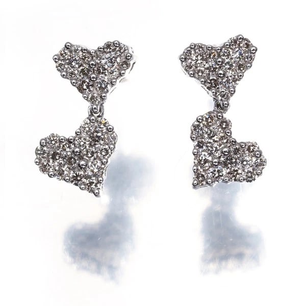 DIAMOND HEART PAVED EARRINGS 18K 750 WHITE GOLD: Diamond Heart Paved Earrings 18K 750 White Gold Brand: Unbranded Type: Earrings Material: 18K / 750 / White Gold, Main Stone/Creation NATURAL Color: white Gold Size: Design size: 12.3 x 6.2mm