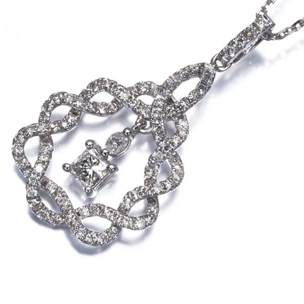 DIAMOND PRINCESS-CUT NECKLACE 18K 750 WHITE GOLD: Diamond Princess-cut Necklace 18K 750 White Gold Brand: Unbranded Type: Necklace Material: 18K / 750 / White Gold, Main Stone/Creation NATURAL Color: white Gold Size: Necklace length: 44cm AdjUS table
