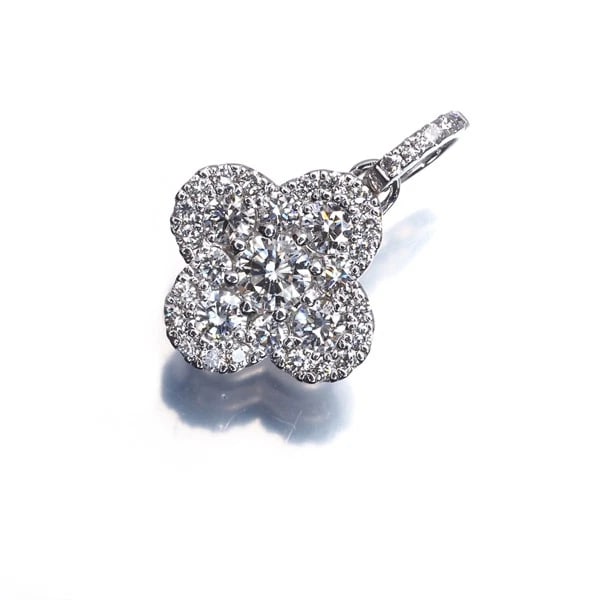 DIAMOND FLOWER PENDANT 18K 750 WHITE GOLD: Diamond Flower Pendant 18K 750 White Gold Brand: Unbranded Type: Brooch Material: 18K / 750 / White Gold, Main Stone/Creation NATURAL Color: white Gold Size: Design size: 16.5 x 11.0mm Bail inner diam
