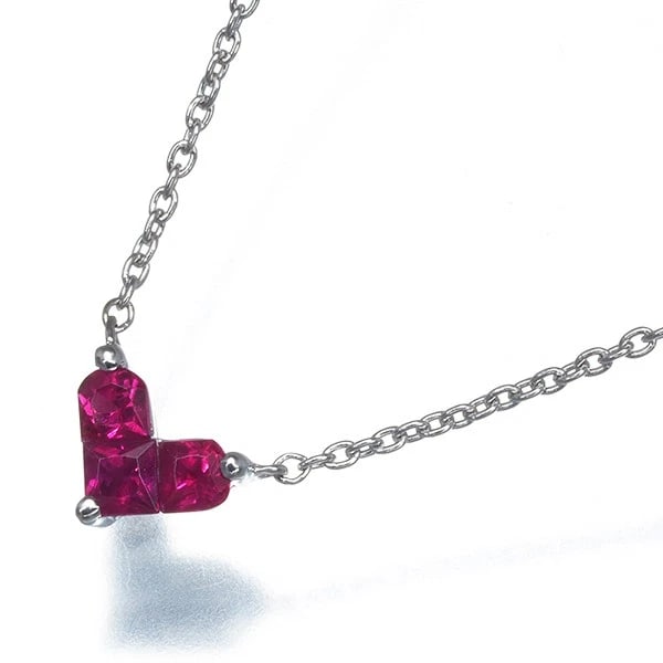 STAR JEWELRY NECKLACE RUBY MYSTERIOUS HEART: STAR JEWELRY Necklace Ruby Mysterious Heart Brand: STAR JEWELRY Type: Necklace Material: 18K / 750 /WHITE GOLD, Main Stone/Creation NATURAL Color: White gold Size: Necklace length: 37 / 40cm Pendant s