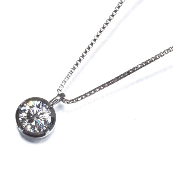 VENDOME NECKLACE DIAMOND SOLITAIRE 950 850 PLATINUM: VENDOME Necklace Diamond Solitaire 950 850 Platinum Brand: VENDOME Type: Necklace Material: 950 / 850 / Platinum, Main Stone/Creation NATURAL Color: Silver Size: Necklace length: 43cm AdjUS table to s