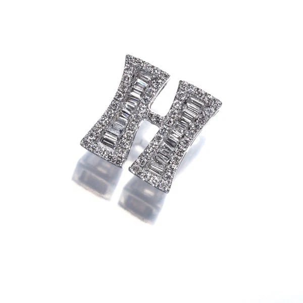 DIAMOND INITIAL ALPHABET H PENDANT 18K 750 WHITE GOLD: Diamond Initial Alphabet H Pendant 18K 750 White Gold Brand: Unbranded Type: Pendant Material: 18K / 750 / White Gold, Main Stone/Creation NATURAL Color: White gold Size: Design size: 10.4 x 10.4mm