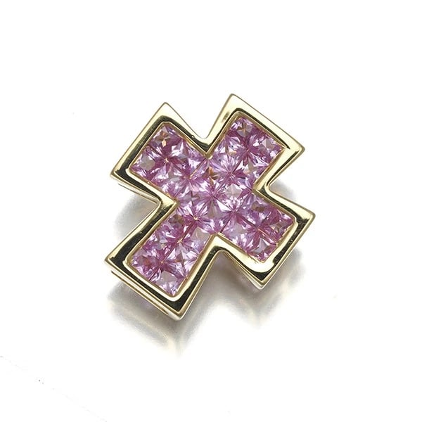 LES ESSENTIELLES PENDANT PINK SAPPHIRE CROSS: LES ESSENTIELLES Pendant Pink Sapphire Cross Brand: LES ESSENTIELLES Type: Pendant Material: 18K / 750 / Yellow Gold, Main Stone/Creation NATURAL Color: Yellow Gold Size: Design size: 12.7 x 11.4mm Ba