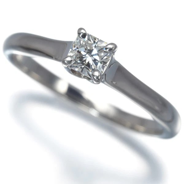 TIFFANY&CO. RING DIAMOND LUCIDA SOLITAIRE 950 PLATINUM: Tiffany&Co. Ring Diamond Lucida Solitaire 950 Platinum Brand: Tiffany & Co. Type: Ring Material: 950 / Platinum, Main Stone/Creation NATURAL Color: Silver Size: US 6 Accessories: None Acce