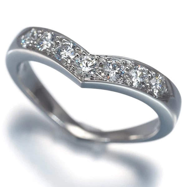 TIFFANY&CO. RING DIAMOND V BAND 950 PLATINUM: Tiffany&Co. Ring Diamond V Band 950 Platinum Brand: Tiffany & Co. Type: Ring Material: 950 / Platinum, Main Stone/Creation NATURAL Color: Silver Size: US 5.75 - 6 Accessories: None Accesso