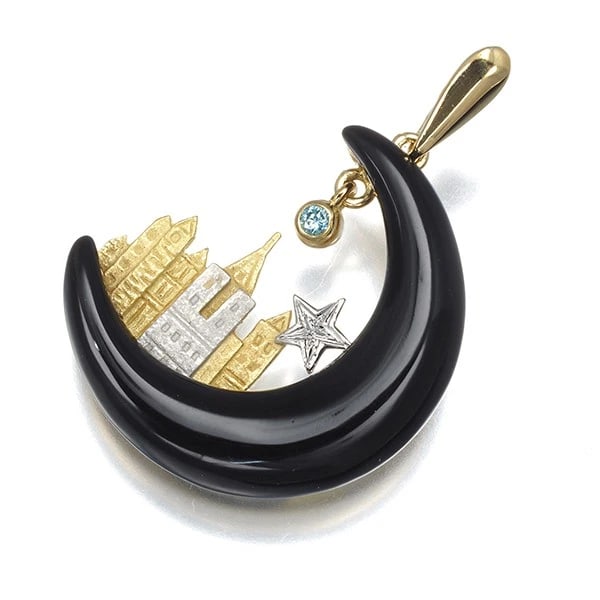 AS TIME PENDANT DIAMOND BLACK STONE MOON: As Time Pendant Diamond Black Stone Moon Brand: As Time Type: Pendant Material: 18K / 750 / Yellow Gold900 / Platinum, Main Stone/Creation NATURAL Color: YG,Silver Size: Design size: 22.0 x 21.6mm Tot