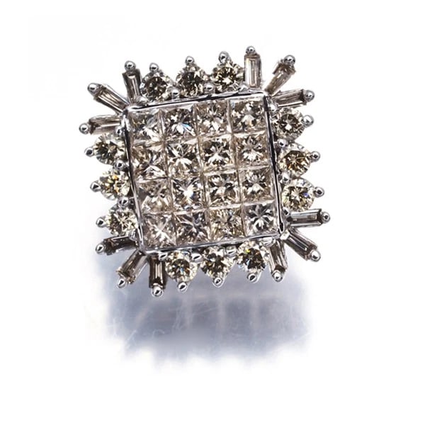 BROWN DIAMOND PENDANT 18K 750 WHITE GOLD: Brown Diamond Pendant 18K 750 White Gold Brand: Unbranded Type: Pendant Material: 18K 750 White Gold, Main Stone/Creation NATURAL Color: White gold Size: Design size: 16.7 x 16.7mm Bail inner diameter