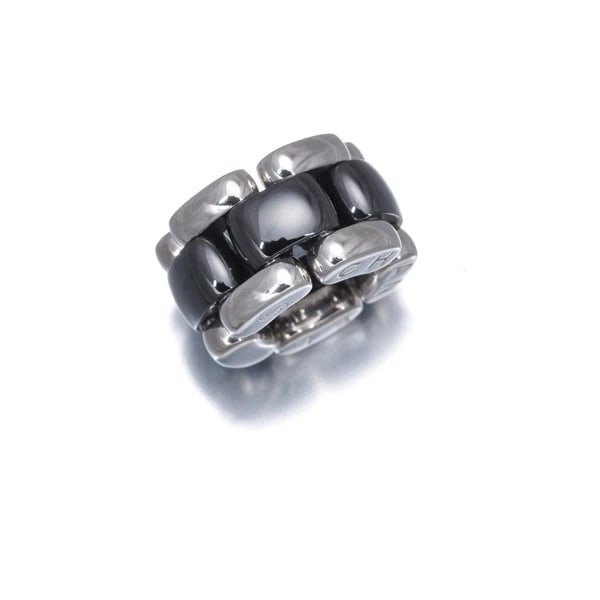 CHANEL PENDANT ULTRA 18K 750 WHITE GOLD/CERAMIC: CHANEL Pendant Ultra 18K 750 White Gold/Ceramic Brand: CHANEL Type: Pendant Material: 18K / 750 / White Gold, Color: White gold Size: Design size: 11.4 x 7.0mm Bail inner diameter: Diameter Approximat