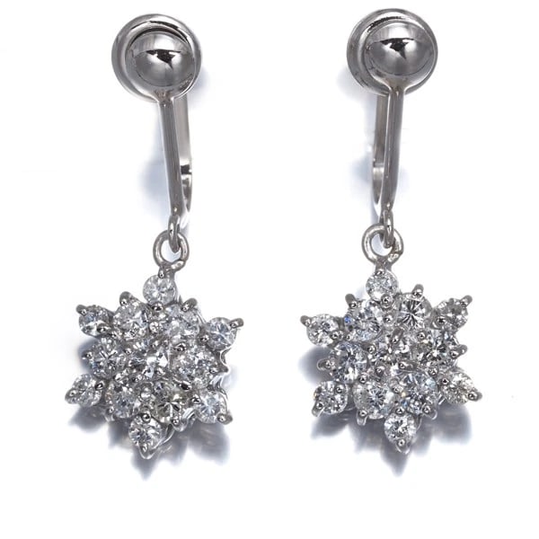DIAMOND SNOWFLAKE DROP EARRINGS 850 PLATINUM: Diamond Snowflake Drop Earrings 850 Platinum Brand: Unbranded Type: Earrings Material: 850 / Platinum, Main Stone/Creation Natural Color: Silver Size: Design size: 25.0 x 9.8mm Accessories: None <