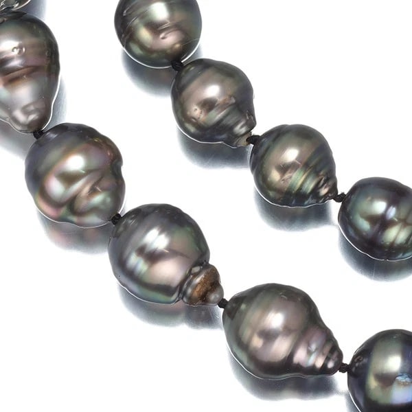TASAKI NECKLACE BLACK SOUTH SEA PEARL SILVER: TASAKI Necklace Black South Sea Pearl Silver Brand: TASAKI Type: Necklace Material: Silver, Color: Silver Size: Necklace length: 47cm Accessories: None Accessories Notice: When purchasing pre-owned