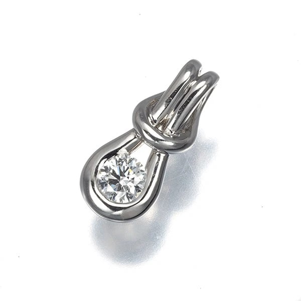 FOREVERMARK PENDANT DIAMOND ENCORDIA: FOREVERMARK Pendant Diamond Encordia Brand: FOREVERMARK Type: Pendant Material: 900 / Platinum, Main Stone/Creation Natural Color: Silver Size: Design size: 16.1 x 7.0mm Bail inner diameter: 3.5 x 1.0