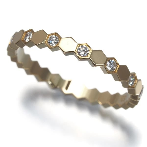 CHAUMET RING DIAMOND BEE MY LOVE HONEYCOMB: CHAUMET Ring Diamond Bee My Love Honeycomb Brand: CHAUMET Type: Ring Material: 18K / 750 / Yellow Gold, Main Stone/Creation Natural Color: YEllow Gold Size: US 6.5 Accessories: None Access