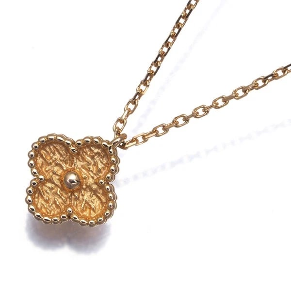 VAN CLEEF & ARPELS NECKLACE SWEET ALHAMBRA: Van Cleef & Arpels Necklace Sweet Alhambra Brand: Van Cleef & Arpels Type: Necklace Material: 18K / 750 / Rose Gold, Color: Rose Gold Size: Necklace length: 38 / 40cm Pendant size: 11.4 x 9.8mm Ac