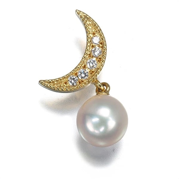 MIKIMOTO BROOCH AKOYA PEARL DIAMOND MOON: Mikimoto Brooch Akoya Pearl Diamond Moon Brand: MIKIMOTO Type: Brooch Material: 18K YG, Color: YEllow Gold Size: Design size: 19.0 x 11.2mm Accessories: None Accessories Notice: When purch