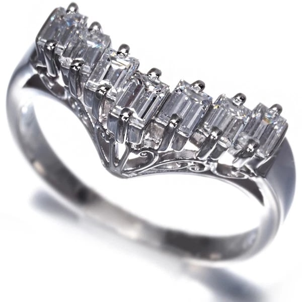 TASAKI RING DIAMOND BAGUETTE-CUT V-SHAPE CLASSIC: TASAKI Ring Diamond Baguette-cut V-shape Classic Brand: TASAKI Type: Ring Material: 900 / Platinum, Main Stone/Creation Natural Color: Silver Size: US 6 - 6.25 Accessories: None Accessorie