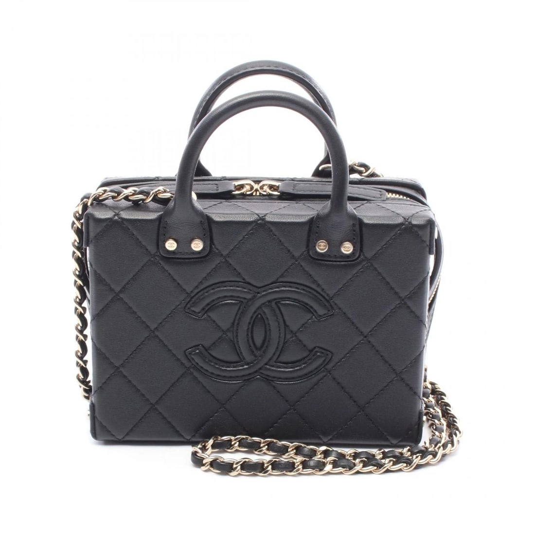 CHANEL SMALL VANITY CASE MATELASSE CHAIN SHOULDER BAG: CHANEL Small Vanity Case Matelasse chain Shoulder Bag Brand: CHANEL Type: Shoulder Bag Material: leather Color: Black??ish colors Size: H:11cm x W:15cm x D:8cm (H:4.3" x W:5.9" x D:3.1") Handle?15cm(5