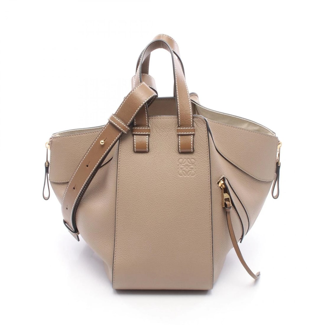 LOEWE HAMMOCK SMALL SHOULDER HANDBAG: LOEWE HAMMOCK SMALL shoulder Handbag Brand: LOEWE Type: Handbag Material: leather Color: Beige??ish colors Size: H:25cm x W:14cm x D:25cm (H:9.8" x W:5.5" x D:9.8") Handle?27cm(10.6") Accessories: