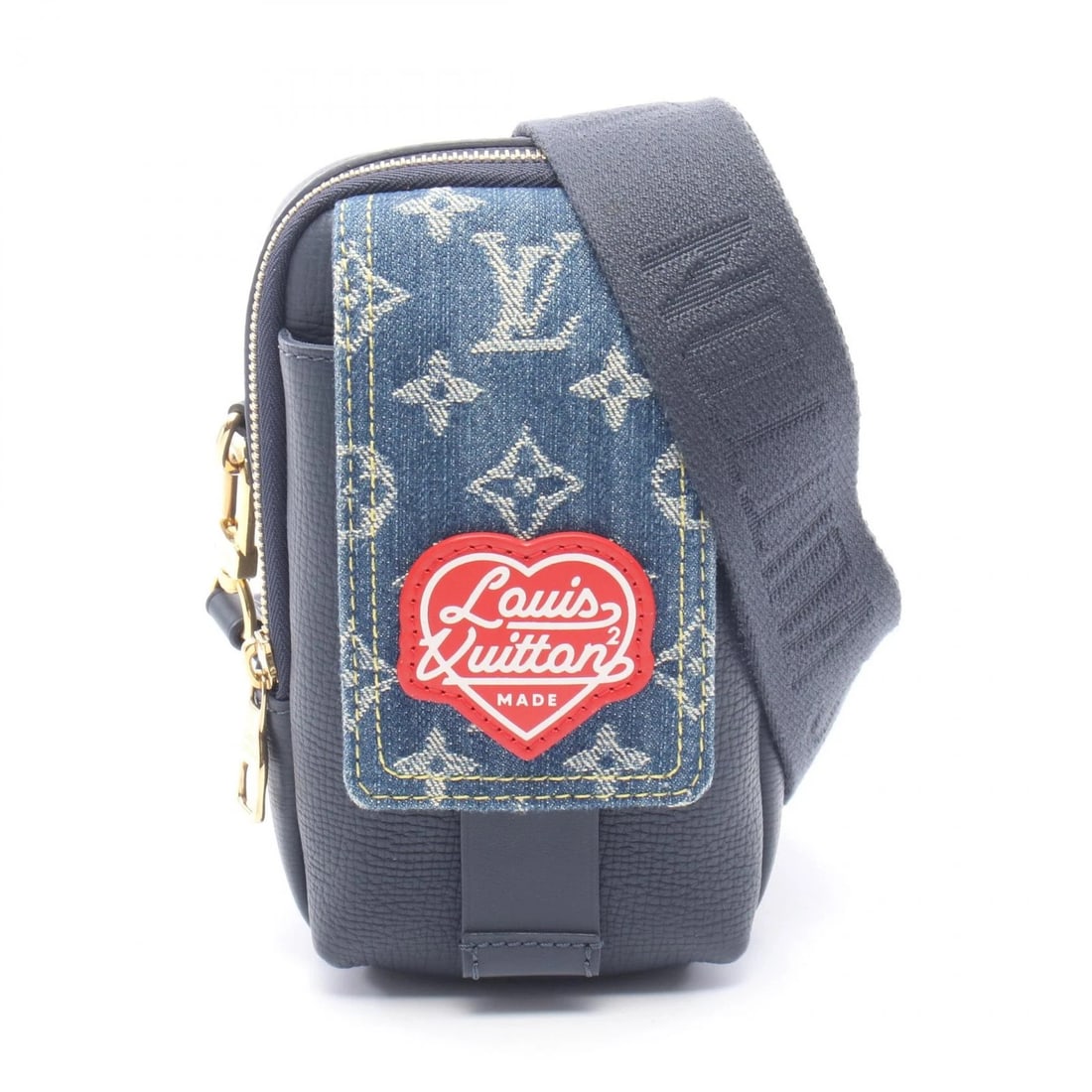 LOUIS VUITTON LV NIGO DOUBLE PHONE POUCH CROSSBODY BAG: LOUIS VUITTON LV NIGO Double Phone Pouch Crossbody Bag Brand: LOUIS VUITTON Type: Shoulder Bag Material: Monogram denim × leather × denim Color: Navy??ish colors Size: H:18cm x W:10cm x D:1.5/3.5cm 