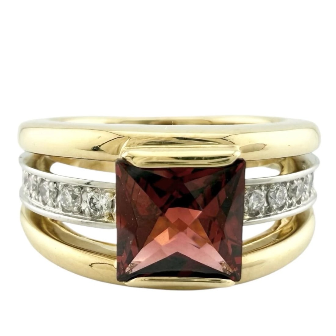 RING K18 PT900PLATINUM GARNET: Ring K18 Pt900Platinum garnet Brand: Unbranded Type: Ring Material: K18 yellow gold, Main Stone/Creation garnet diamond Color: gold Size: US 6 1/8 Accessories: None Accessories Notice: Whe