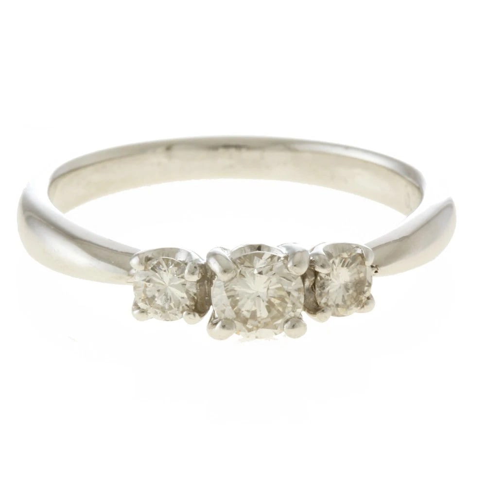 RING PT900PLATINUM DIAMOND: Ring Pt900Platinum diamond Brand: Unbranded Type: Ring Material: Pt900Platinum, Main Stone/Creation Natural Color: Silver Size: US 5 Accessories: None Accessories Notice: When purchasing pre-owned