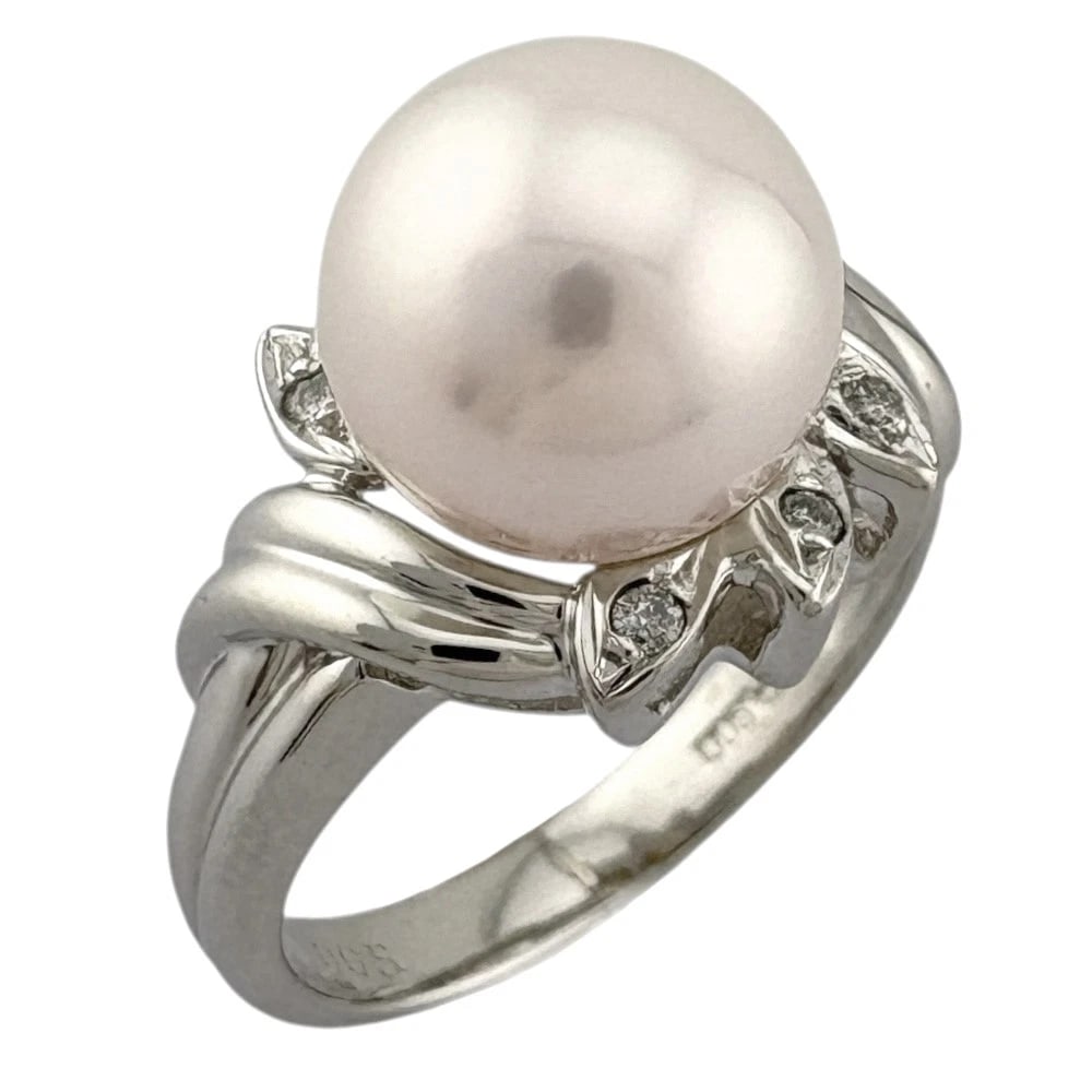 RING PT900PLATINUM DIAMOND: Ring Pt900Platinum diamond Brand: Unbranded Type: Ring Material: Pt900Platinum, Main Stone/Creation diamond/Pearl Color: Silver Size: US 4 1/4 Accessories: None Accessories Notice: When pu