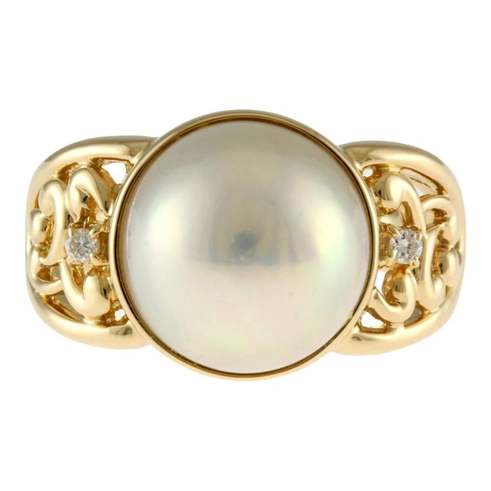 RING K18 YELLOW GOLD: Ring K18 yellow gold Brand: Unbranded Type: Ring Material: K18 yellow gold, Main Stone/Creation Mabe Pearl/diamond Color: gold Size: US 7 1/4 Accessories: None Accessories Notice: When purchasing