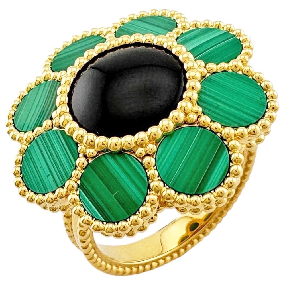 VAN CLEEF & ARPELS RING K18 YELLOW GOLD: Van Cleef & Arpels Ring K18 yellow gold Brand: Van Cleef & Arpels Type: Ring Material: K18 yellow gold, Main Stone/Creation Malachite/onyx Color: gold Size: US 7 1/8 Accessories: None Acce