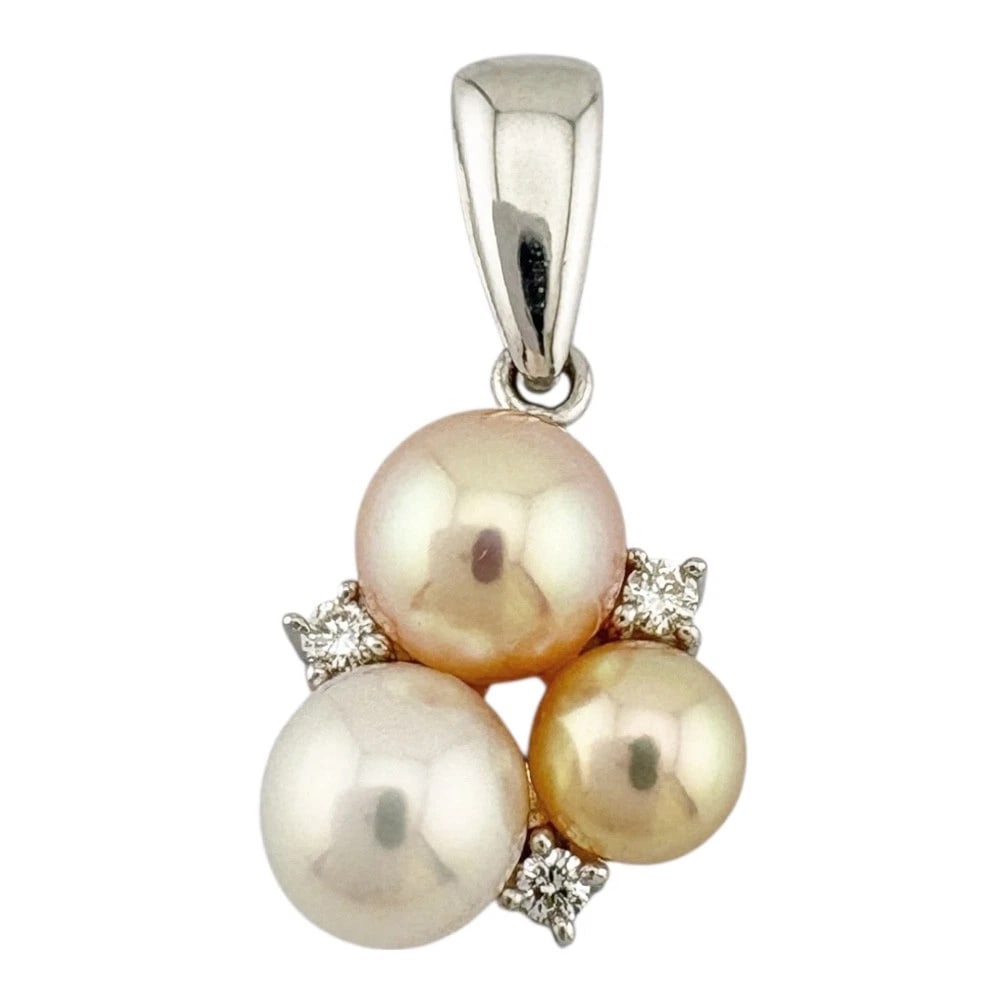 TASAKI PENDANT TOP K18 WHITE GOLD PEARL: TASAKI Pendant top K18 white gold Pearl Brand: TASAKI Type: Pendant top Material: K18 white gold, Main Stone/Creation Pearl/diamond Color: white Size: (CM) Top:W10.0mm x H19.5mm Clasp:W2.5mm x H5.5mm 