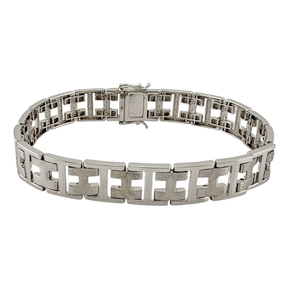 BRACELET K18 WHITE GOLD: Bracelet K18 white gold Brand: Unbranded Type: Bracelet Material: K18 white gold, Color: Silver Size: (CM) Total Length:18cm High limit:10.0mm (Inch) Total Length:7.1inch High limit:0.4inch Access