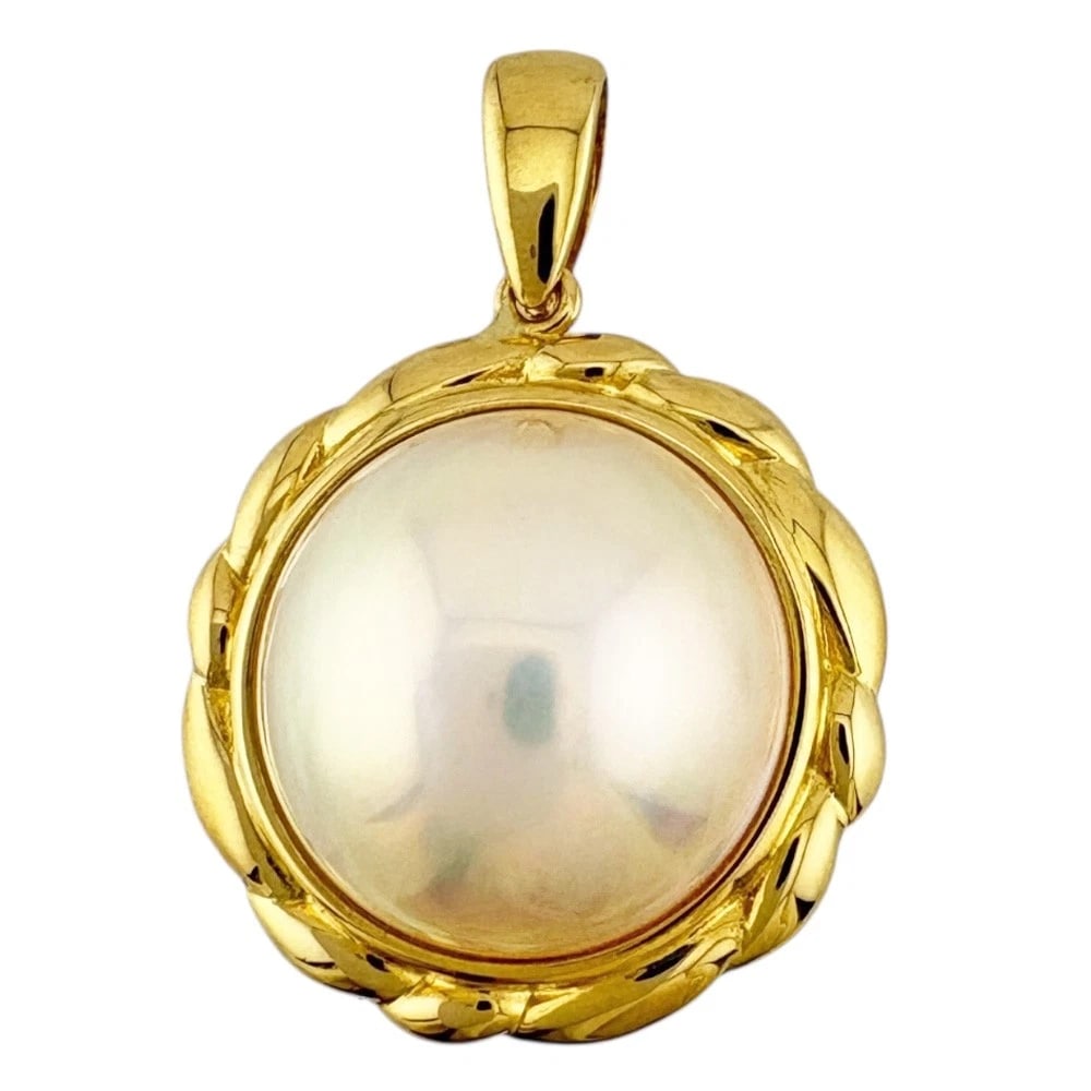 TASAKI PENDANT TOP K18 YELLOW GOLD: TASAKI Pendant top K18 yellow gold Brand: TASAKI Type: Pendant top Material: K18 yellow gold, Main Stone/Creation Mabe Pearl Color: gold Size: (CM) Top:W19.0mm x H26.5mm Clasp:W2.5mm x H5.5mm (Inch) T